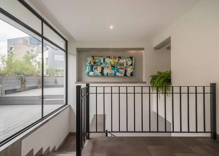 Cozy Urban Rooftop Lounge Free Parking & Wifi Apartamento