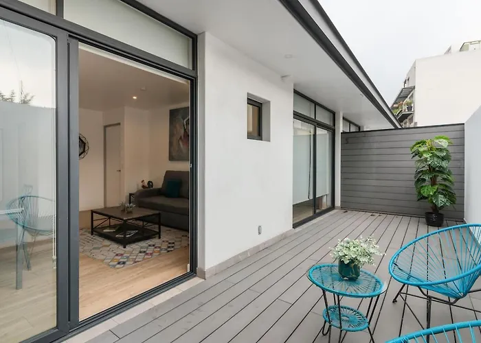 Cozy Urban Rooftop Lounge Free Parking & Wifi *