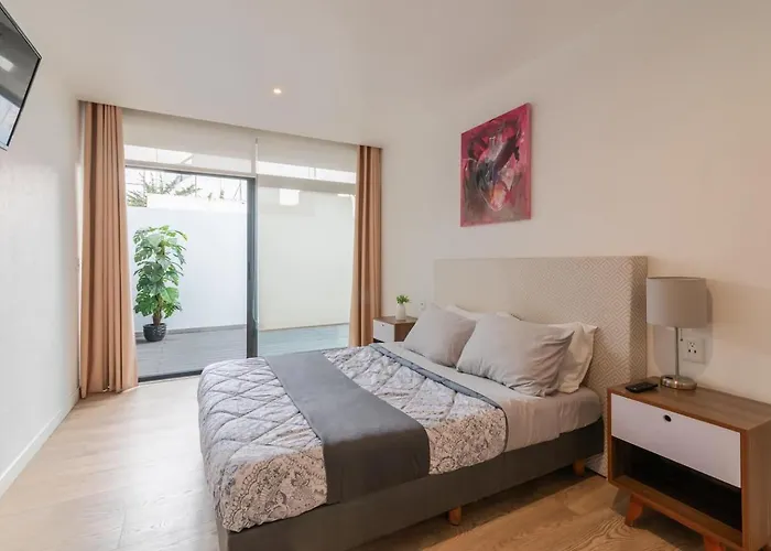 Cozy Urban Rooftop Lounge Free Parking & Wifi *